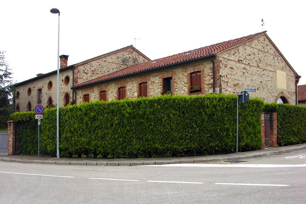 Locanda La Corte Dei Galli Carre Exterior photo